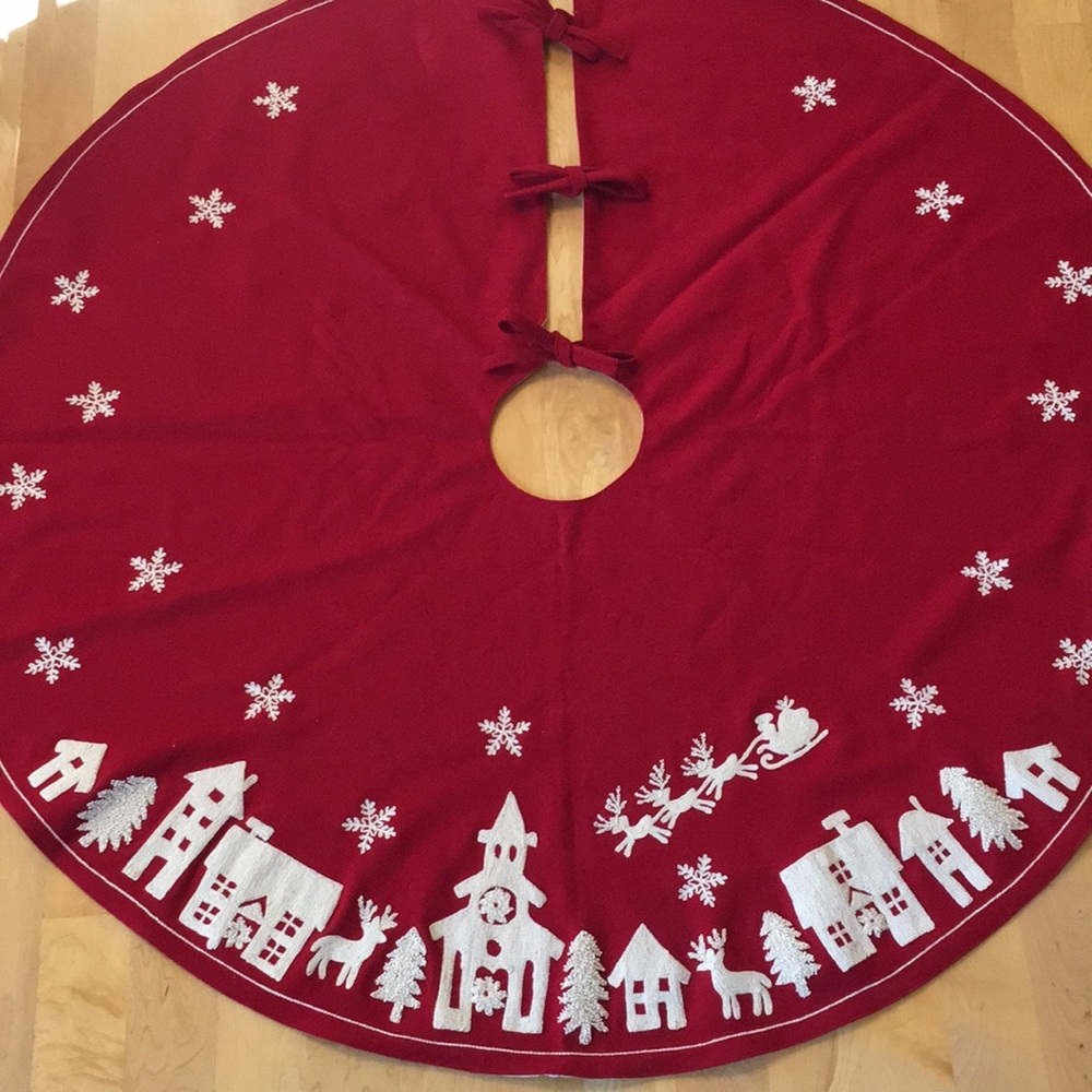 HOUSE & GARDEN | Wool Blend Embroidered Christmas Tree Skirt